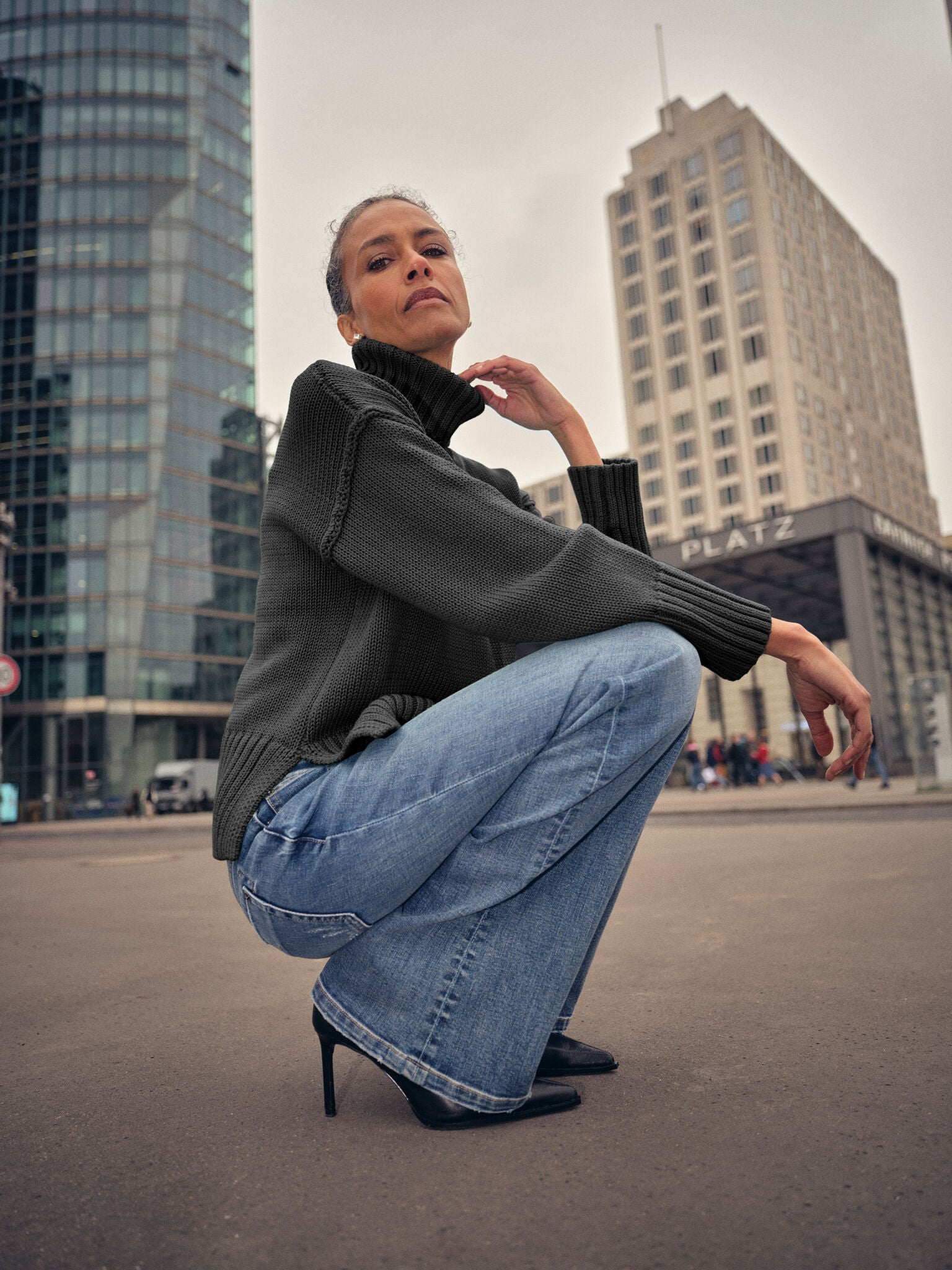 Modelshot / Black / Detail